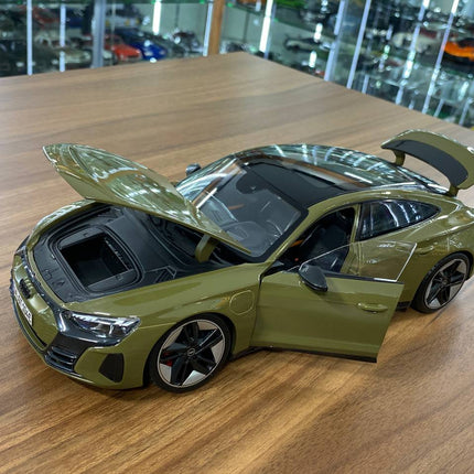 Bburago 1/18 Audi RS E-tron GT Green Diecast Model Car - scale model for display