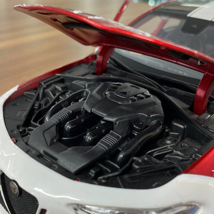 Bburago Alfa Romeo Giulia GTAm #99 1:18 Diecast Model Car Dark Red - collector edition scale model