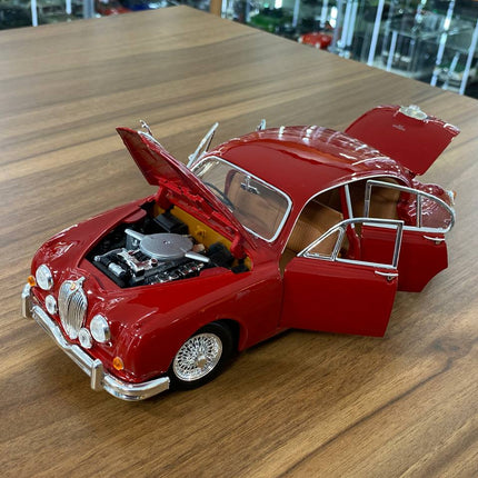 1/18 Diecast 1959 Jaguar Mark II Red Bburago Scale Model Car - scale model for display