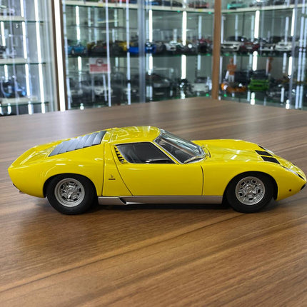 AutoArt Lamborghini Miura SV Yellow 1:18 Diecast Model Car - collectible scale model car