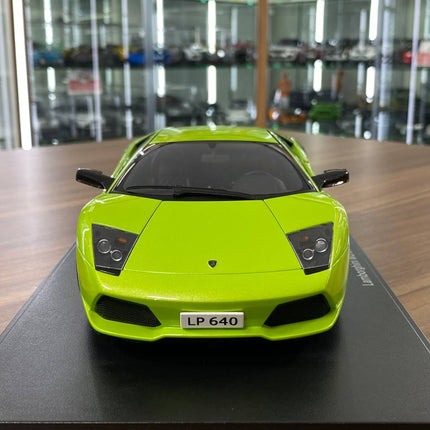 AutoArt Lamborghini Murciélago LP640 Verde Ithaca Green 1:18 Diecast Model Car - studio product photo of the scale model