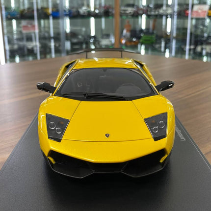 AutoArt Lamborghini Murcielago LP670-4 SV Giallo Orion Yellow 1:18 Diecast Model Car - studio product photo of the scale mode