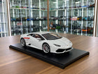 AutoArt Lamborghini Huracan LP610-4 2014 White 1:18 Diecast Model Car - detailed collector display model