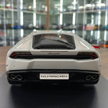 AutoArt Lamborghini Huracan LP610-4 2014 White 1:18 Diecast Model Car - premium collector scale model