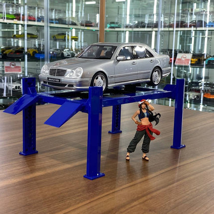 GreenLight 1/18 Four-Post Lift Adjustable Display Diecast Blue - collectible scale model car