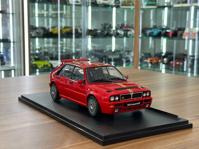 Solido 1/18 Lancia Delta HF Integrale 1995 Diecast Model Car Red - detailed collector display model