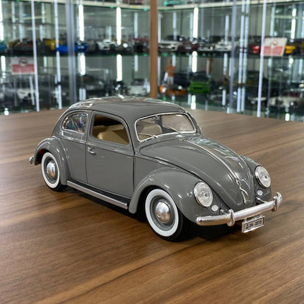 Bburago 1/18 Volkswagen Kafer Beetle (1955) Grey Diecast Model Car - detailed collector display model