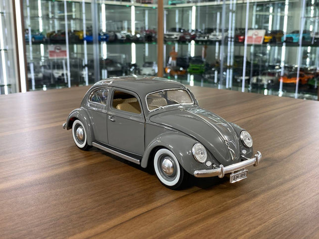 Bburago 1/18 Volkswagen Kafer Beetle (1955) Grey Diecast Model Car - detailed collector display model