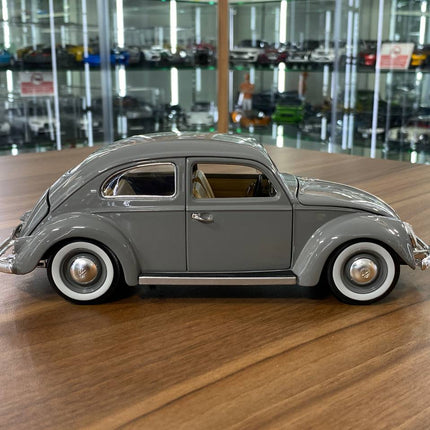 Bburago 1/18 Volkswagen Kafer Beetle (1955) Grey Diecast Model Car - collectible scale model car