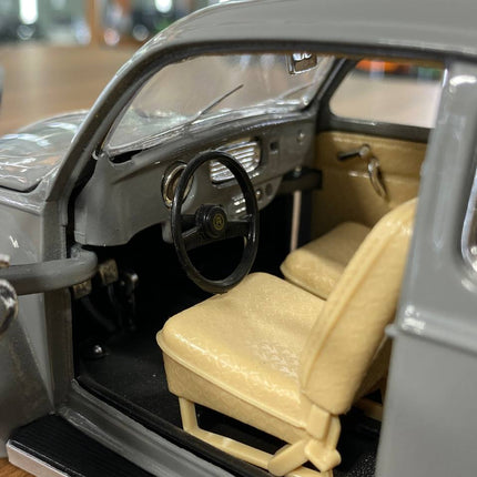 Bburago 1/18 Volkswagen Kafer Beetle (1955) Grey Diecast Model Car - scale model for display