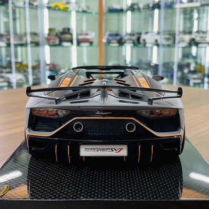 MR Collection 1/18 Lamborghini Aventador Roadster SVJ Matt Grey/Orange Resin Model - premium collector scale model