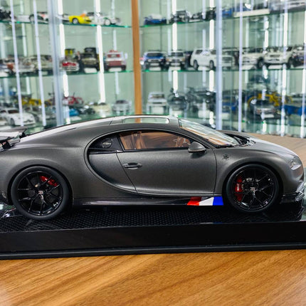 MR Collection 1:18 Bugatti Chiron Sport Resin Model Matt Grey White - collectible scale model car