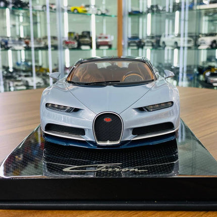 MR Collection Bugatti Chiron 1/18 Resin Model Grey/Blue Limited 499 Pieces - studio product photo of the scale model