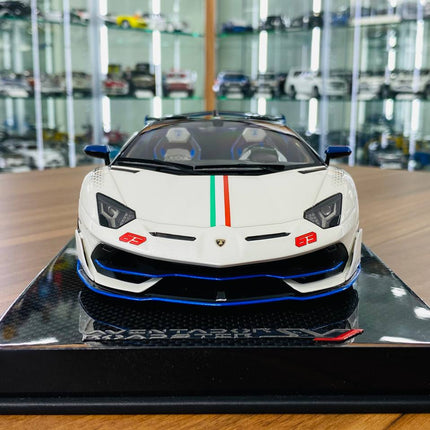 MR Collection 1/18 Lamborghini Aventador Roadster SVJ #63 White/Italy Flag Resin Model Car - studio product photo of the scal