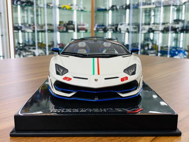MR Collection 1/18 Lamborghini Aventador Roadster SVJ #63 White/Italy Flag Resin Model Car - studio product photo of the scal