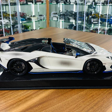 MR Collection 1/18 Lamborghini Aventador Roadster SVJ #63 White/Italy Flag Resin Model Car - showroom-quality model replica