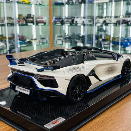MR Collection 1/18 Lamborghini Aventador Roadster SVJ #63 White/Italy Flag Resin Model Car - collector edition scale model