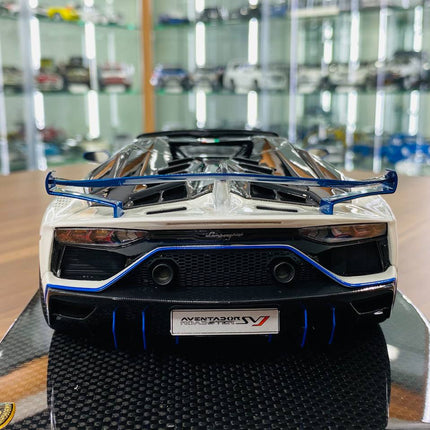 MR Collection 1/18 Lamborghini Aventador Roadster SVJ #63 White/Italy Flag Resin Model Car - detailed die-cast style model