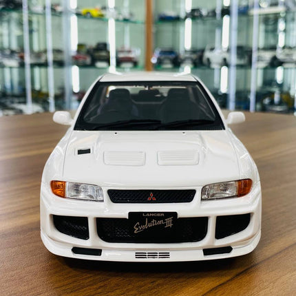1/18 Resin Otto Mitsubishi Lancer Evo III 1995 White - studio product photo of the scale model