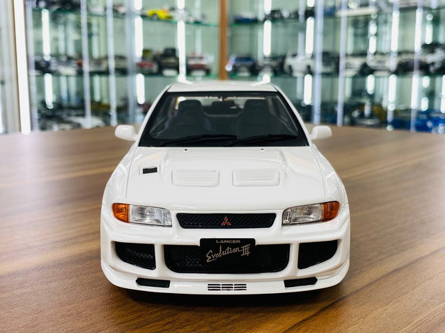 1/18 Resin Otto Mitsubishi Lancer Evo III 1995 White - studio product photo of the scale model