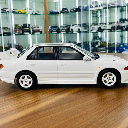1/18 Resin Otto Mitsubishi Lancer Evo III 1995 White - collectible scale model car