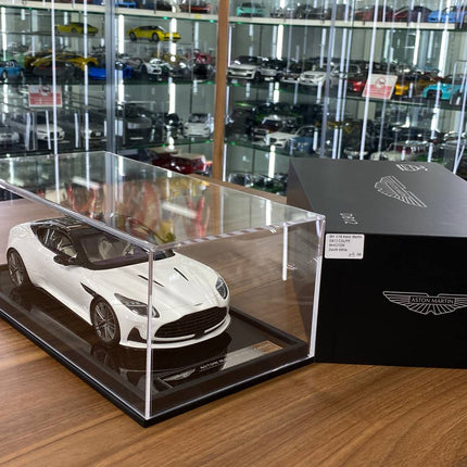 MotorHelix 1/18 Resin Aston Martin DB12 Coupe Zenith White - collector edition scale model