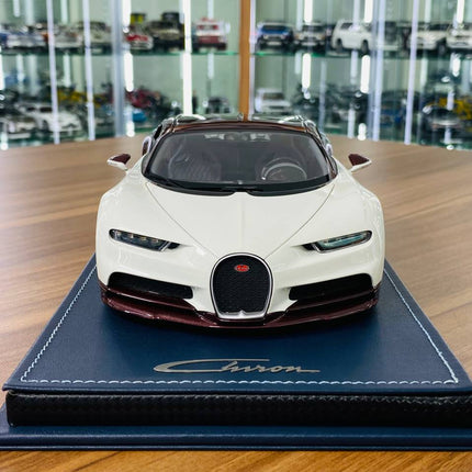 Bugatti Chiron 1/18 Red Carbon/Glacier Resin Diecast Model Car | MR Collection - collectible scale model car