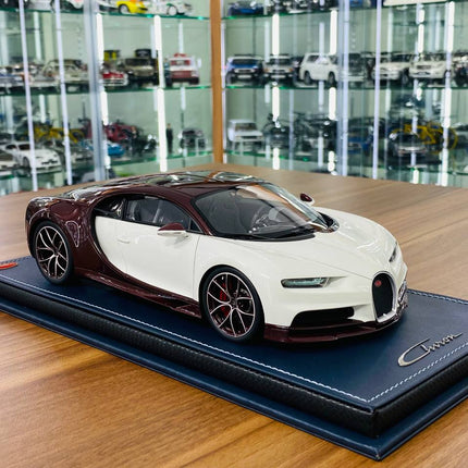 Bugatti Chiron 1/18 Red Carbon/Glacier Resin Diecast Model Car | MR Collection - detailed collector display model