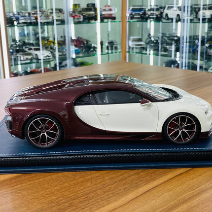 Bugatti Chiron 1/18 Red Carbon/Glacier Resin Diecast Model Car | MR Collection - studio product photo of the scale model