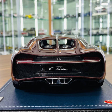 Bugatti Chiron 1/18 Red Carbon/Glacier Resin Diecast Model Car | MR Collection - detailed die-cast style model