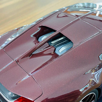 Bugatti Chiron 1/18 Red Carbon/Glacier Resin Diecast Model Car | MR Collection - showroom-quality model replica
