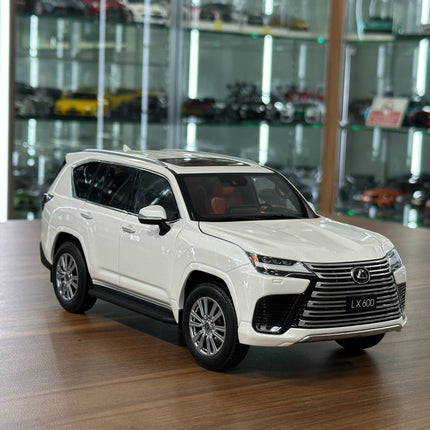 LCD Model Lexus LX 600 V6 (2024) White 1:18 Diecast Model Car - detailed collector display model