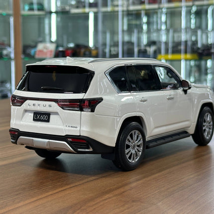 LCD Model Lexus LX 600 V6 (2024) White 1:18 Diecast Model Car - fine detailed model replica