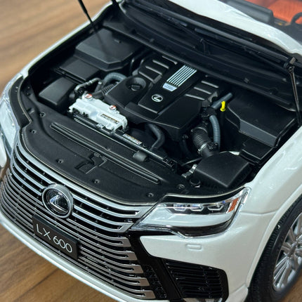 LCD Model Lexus LX 600 V6 (2024) White 1:18 Diecast Model Car - scale model for display