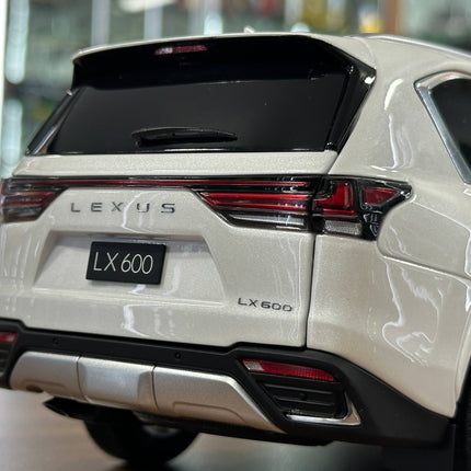 LCD Model Lexus LX 600 V6 (2024) White 1:18 Diecast Model Car - hand-finished display model