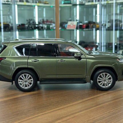 LCD Model Lexus LX 600 V6 2024 Nori Green 1:18 Diecast Model Car - collectible scale model car