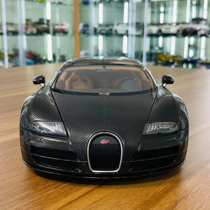 AutoArt Bugatti Veyron 16.4 Super Sport Black Carbon 1:18 Diecast Model Car - studio product photo of the scale model