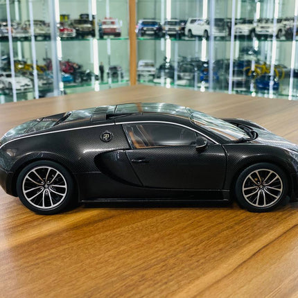 AutoArt Bugatti Veyron 16.4 Super Sport Black Carbon 1:18 Diecast Model Car - collectible scale model car