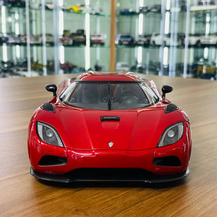 AutoArt Koenigsegg Agera Red 1:18 Diecast Model Car - studio product photo of the scale model