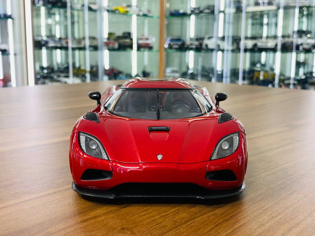 AutoArt Koenigsegg Agera Red 1:18 Diecast Model Car - studio product photo of the scale model