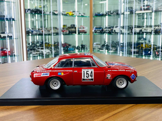 AutoArt Alfa Romeo GT AM Hahne DRM 1971 #154 Red 1:18 Diecast Model Car - studio product photo of the scale model