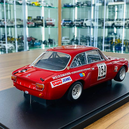 AutoArt Alfa Romeo GT AM Hahne DRM 1971 #154 Red 1:18 Diecast Model Car - fine detailed model replica