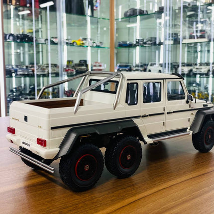 AutoArt Mercedes-Benz G 63 AMG 6x6 White 1:18 Diecast Model Car - scale model for display