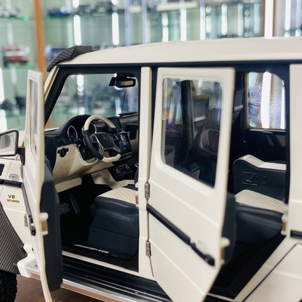 AutoArt Mercedes-Benz G 63 AMG 6x6 White 1:18 Diecast Model Car - showroom-quality model replica