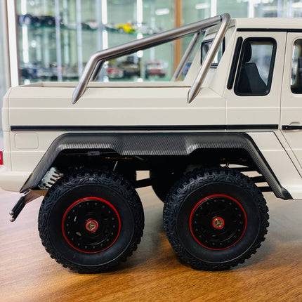 AutoArt Mercedes-Benz G 63 AMG 6x6 White 1:18 Diecast Model Car - collector edition scale model