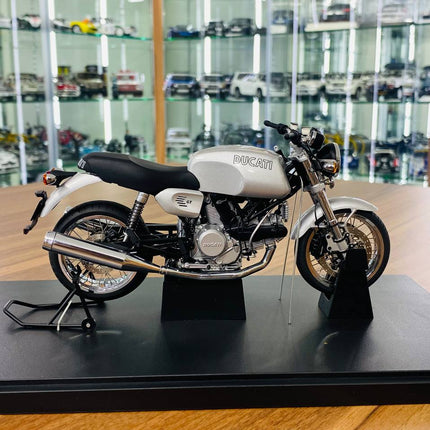 AutoArt Ducati GT 1000 Silver 1:18 Diecast Model Motorcycle - scale model for display