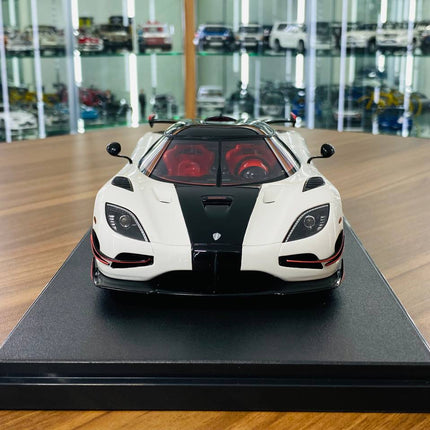 GT Spirit Koenigsegg AGERA RS 1:18 White Resin Model Car - studio product photo of the scale model