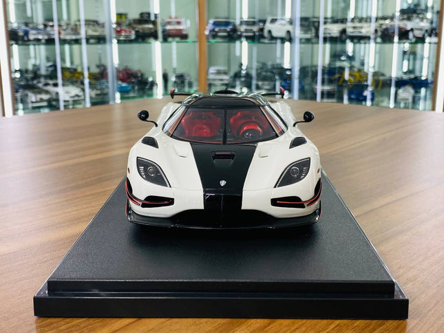 GT Spirit Koenigsegg AGERA RS 1:18 White Resin Model Car - studio product photo of the scale model
