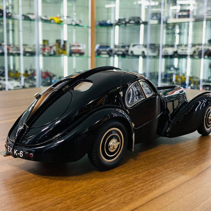 CMC Bugatti Typ 57 SC Atlantic Coupe 1936 1:18 Diecast Model Car Black Limited Edition - fine detailed model replica