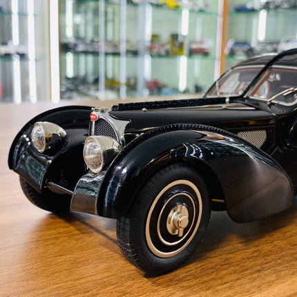 CMC Bugatti Typ 57 SC Atlantic Coupe 1936 1:18 Diecast Model Car Black Limited Edition - collector edition scale model
